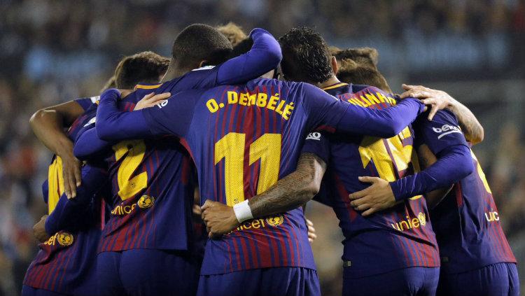 Para pemain Barcelona tengah merayakan gol. - INDOSPORT