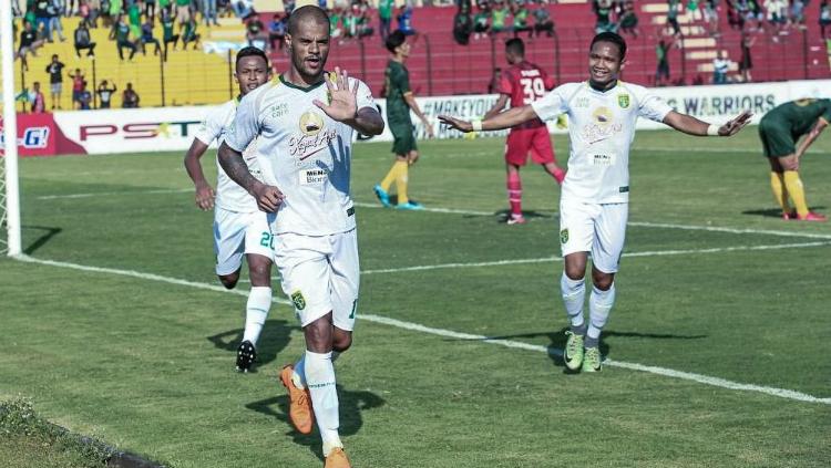 Selebrasi pemain Persebaya, David da Silva.