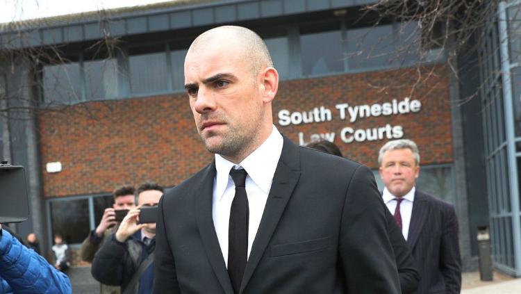 Darron Gibson saat menghadiri sidang. - INDOSPORT