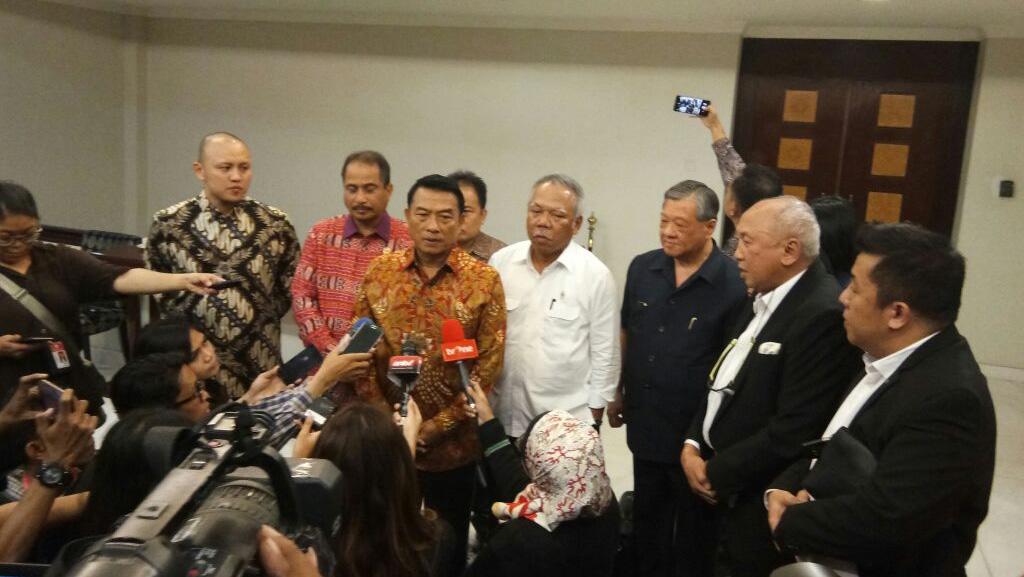 Pertemuan Tinton Suprapto dengan staf kepresidenan terkait motoGP indonesia. - INDOSPORT