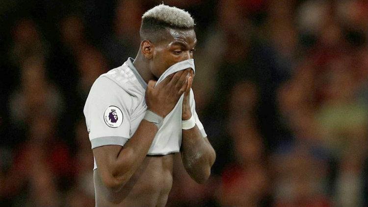 Paul Pogba usai diganti dan tidak menyalami Jose Mourinho. - INDOSPORT