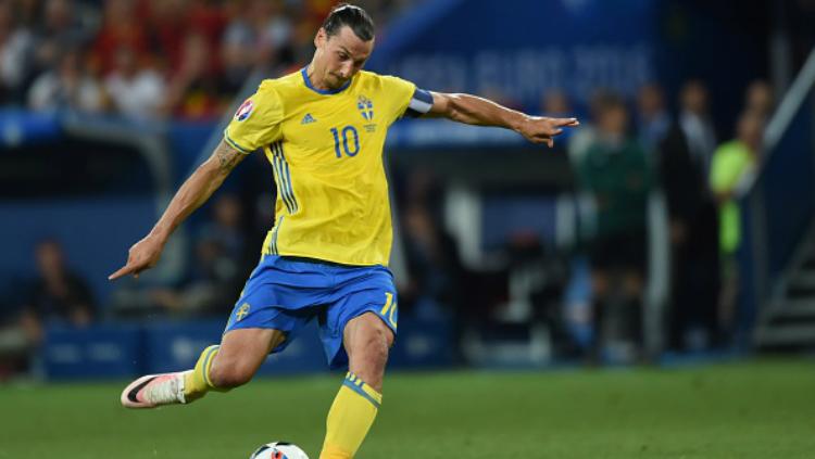 Zlatan Ibrahimovic saat membela Timnas Swedia. Copyright: INDOSPORT