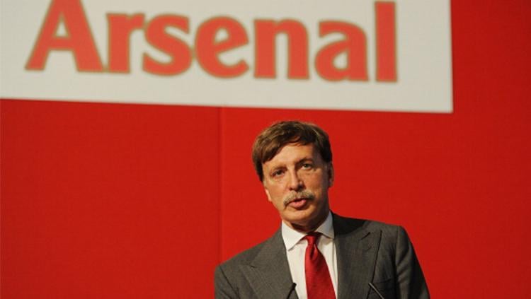 Para legenda Arsenal alumni ‘Invincibles’ dikabarkan telah sepakat untuk bersengkokol dengan Spotify demi mengambil alih kepemilikan dari tangan Stan Kroenke. - INDOSPORT