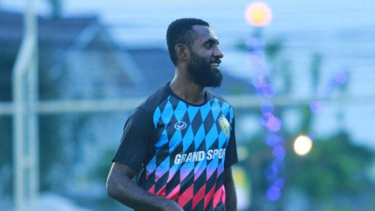 Pemain Khonkaen FC Yanto Basna. - INDOSPORT