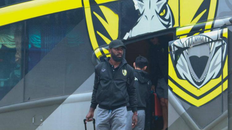 Pemain Khonkaen FC Yanto Basna.