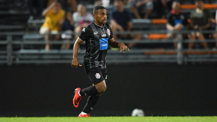 Pemain Port FC Terens Puhiri.