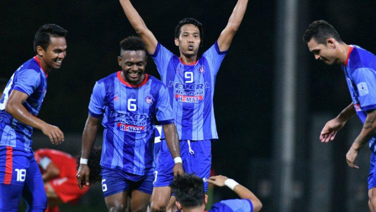 Pemain Felcra FC, David Laly saat beraksi di lapangan.