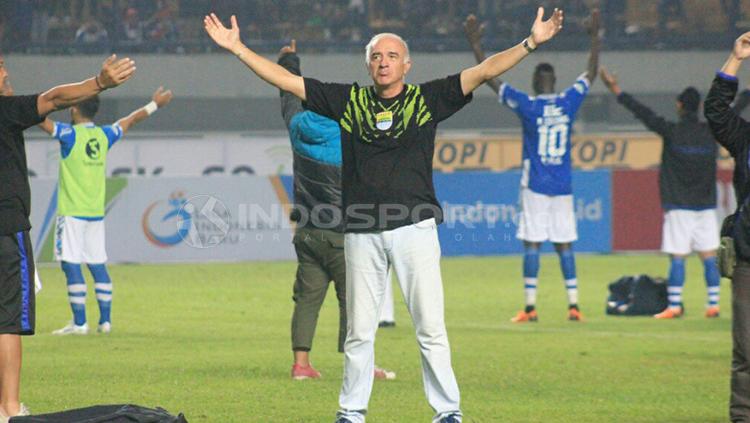Selebrasi Mario Gomez usai Persib Bandung menang atas Borneo FC. Copyright: Aarif Rahman/INDOSPORT