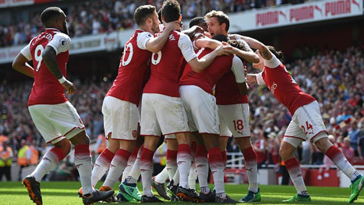 Para pemain Arsenal merayakan gol yang dicetak oleh Nacho Monreal.