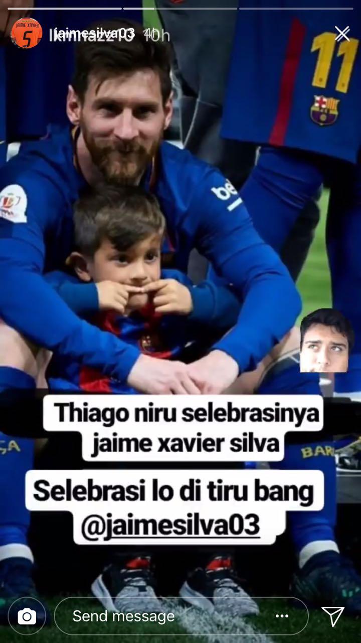 Anak Lionel Messi, Thiago meniru selebrasi Jaime Xavier Silva saat berada di lapangan Copyright: INDOSPORT