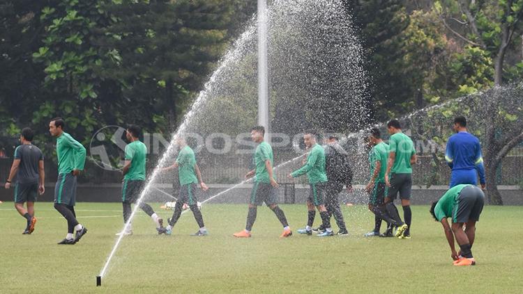 Situasi latihan Timnas Indonesia U-23 jelang mempersiapkan diri menuju ajang Anniversary Cup 2018. Herry Ibrahim
