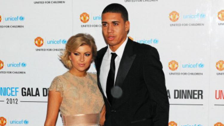 Sam Cooke dan Chris Smalling. Copyright: INDOSPORT