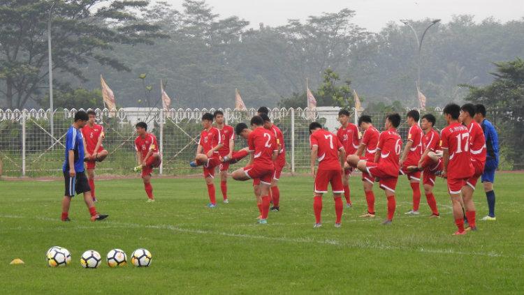 Timnas Korea Utara sempat dipercaya lakukan kerja paksa pasca kalah memalukan di Piala Dunia 2010. FIFA pun langsung turun tangan. - INDOSPORT