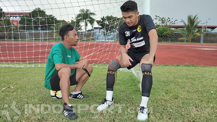 Samuel Simanjuntak (hitam).
