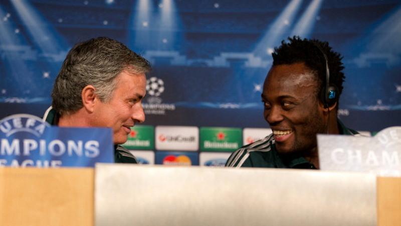 Michael Essien dan Jose Mourinho.