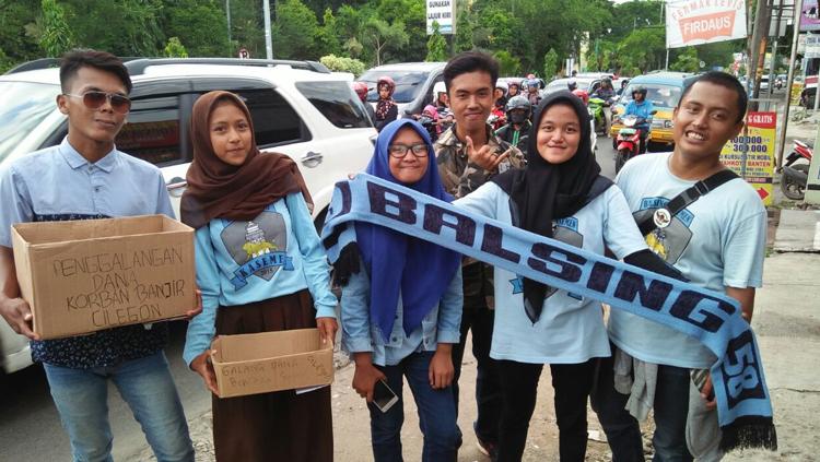 Penggalangan dana Bala Singandaru untuk korban banjir Cilegon. - INDOSPORT