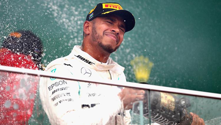 Lewis Hamilton menjadi juara Formula 1 di sirkuit Baku, Azerbaijan. - INDOSPORT