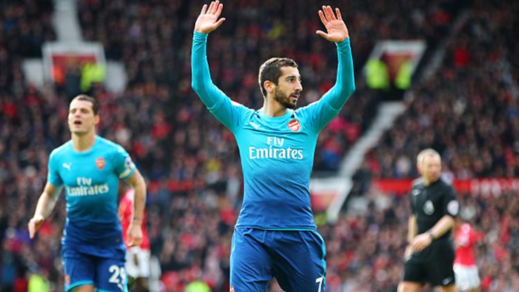 Tak ada selebrasi dari Mkhitaryan usai membobol gawang Man United yang merupakan mantan timnya. - INDOSPORT