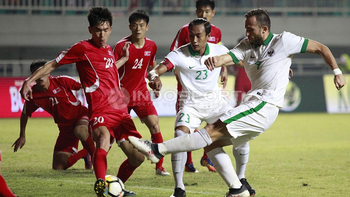 Kemelut di gawang Korea Utara gagal dimanfaatk oleh Spaso. - INDOSPORT