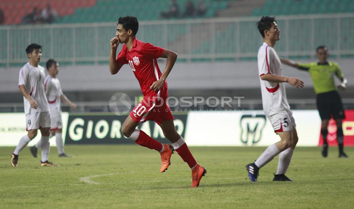 Selebrasi pemain Bahrain, Ahmed Alsherooqi usai mencetak gol ketiga ke gawang Korea Utara. Herry Ibrahim