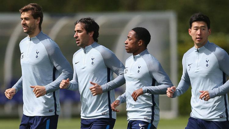 Indosport - Raul Gonzales saat ikut berlatih dengan Tottenham Hotspur.