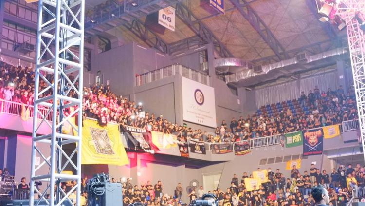 Suasana penonton meriahkan pertarungan Mixed Martial Arts (MMA). - INDOSPORT