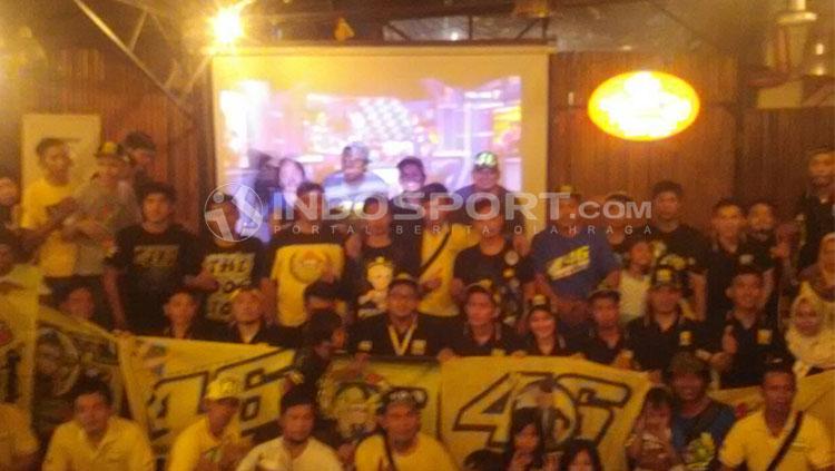 Suasana Nonton Bareng Fan Club Valentino Rossi Indonesia di Cafe & Resto Tebet 39, Jakarta Selatan.