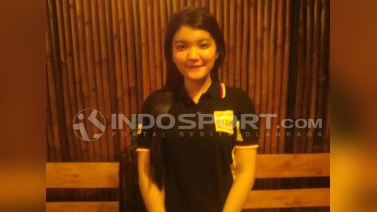Penggemar cantik di komunitas Fan Club Valentino Rossi Indonesia, Fenny Firdayantie.