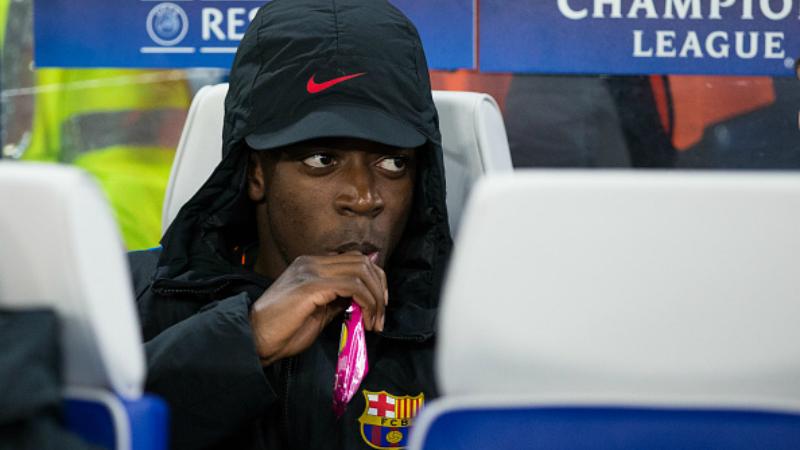 Ousmane Dembele saat harus duduk di bangku cadangan.