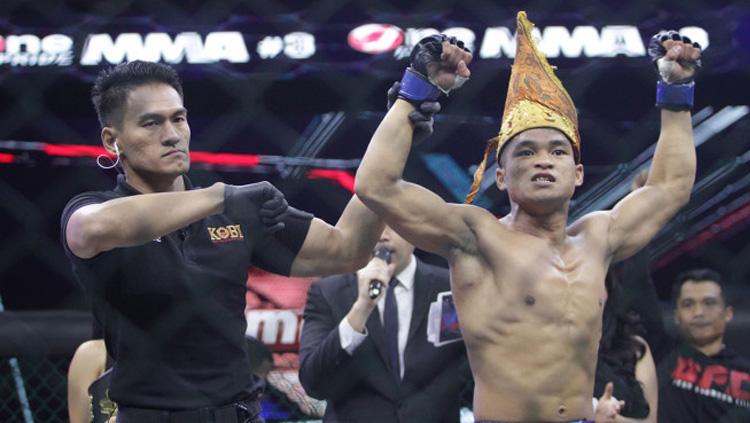 Petarung Indonesia,  Jeka Saragih, kian dekati mimpinya menembus UFC. Namun hal ini tak akan melupakan misi utamanya membuat desanya dilirik Presiden Jokowi. - INDOSPORT