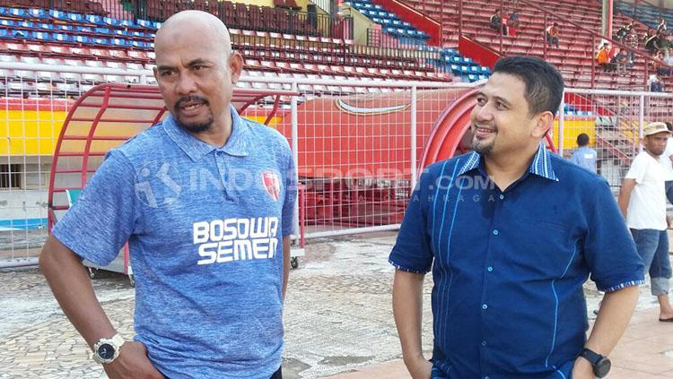 Eks asisten pelatih Persib, Herrie Setiawan di latihan Persib.