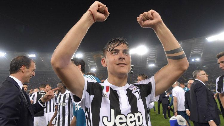 Ekspresi Paulo Dybala usai menjuarai Coppa Italia musim lalu.
