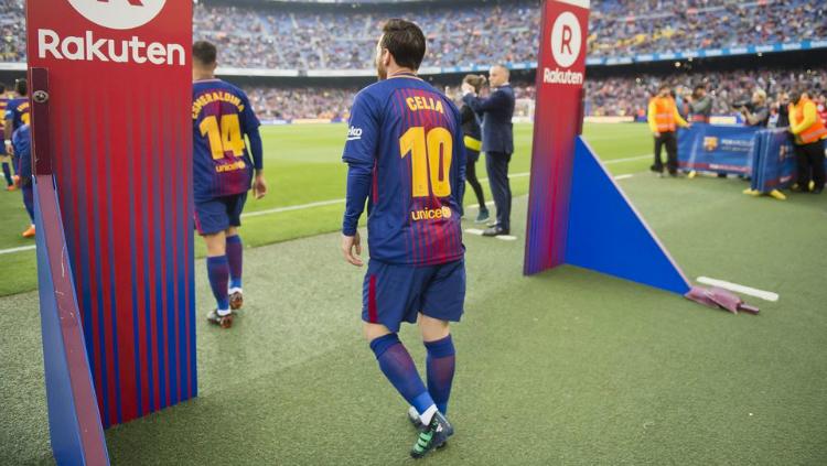 Lionel Messi mengenakan jersey bertuliskan nama ibunya. - INDOSPORT