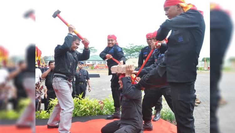 Tarung Drajat, olahraga wajib pasukan militer Indonesia.