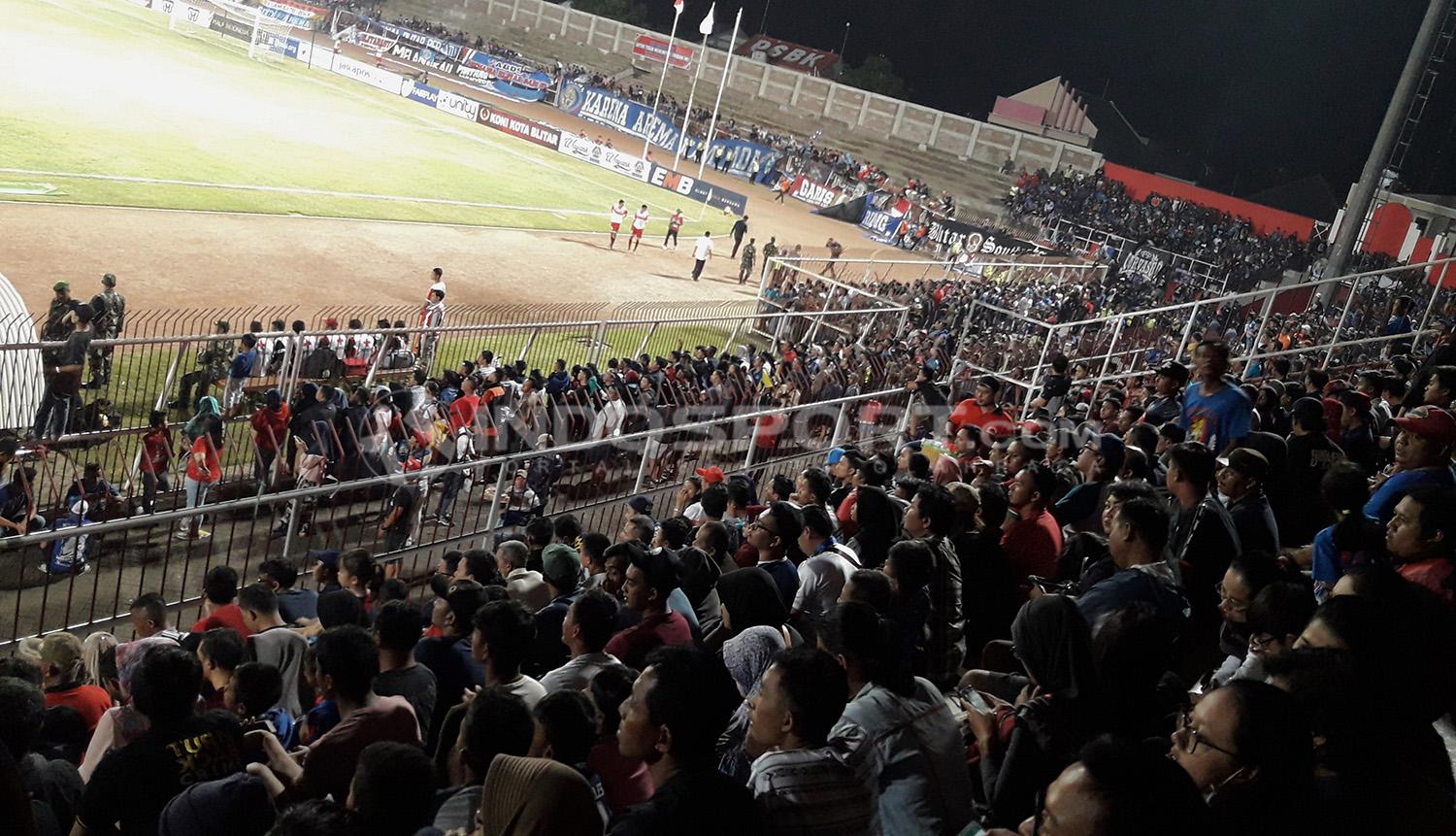 Penuhi Markas Tim Lawan, Jadi Bukti Loyalitas Tinggi Aremania