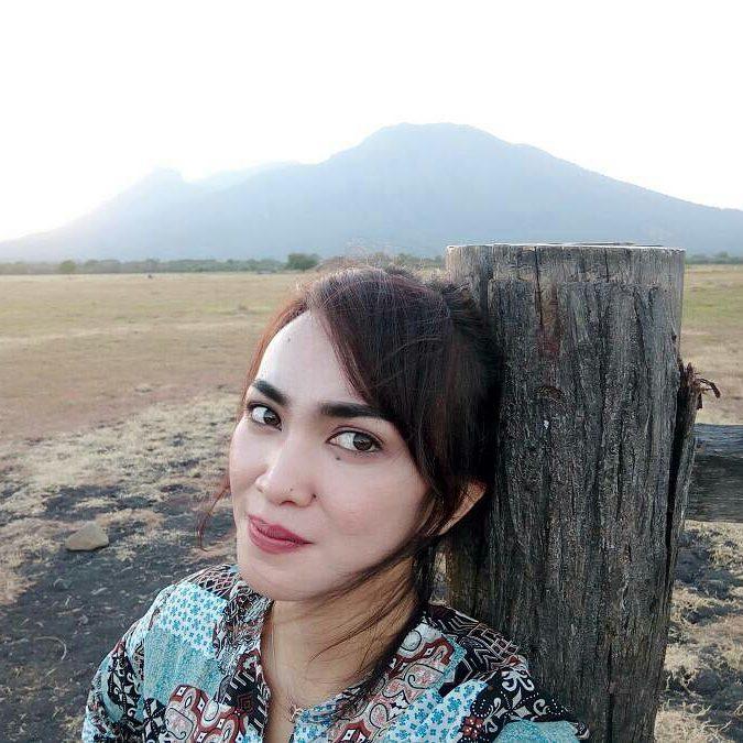Sally Atyasasmi, manajer Persibo Bojonegoro Copyright: instagram @sallyastya