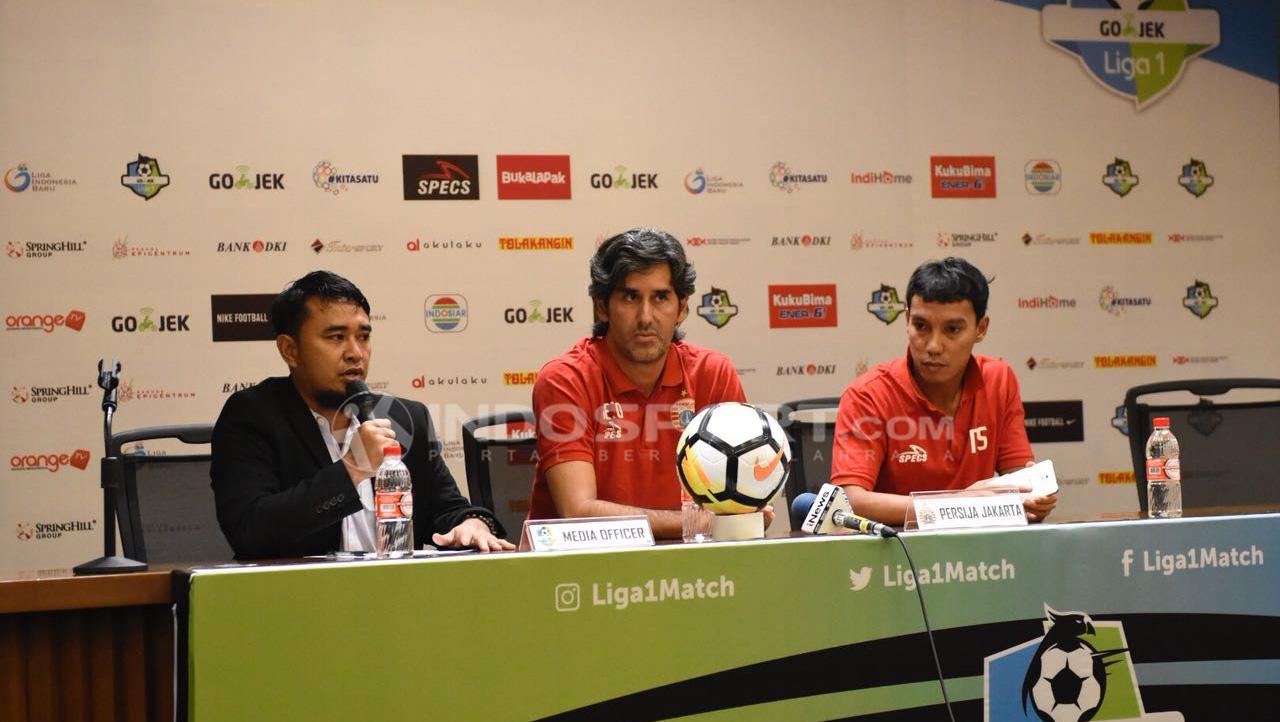 Pelatih Stefano Cugurra Teco dan Novri Setiawan.