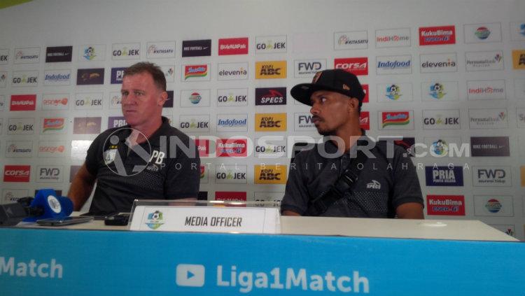 Konferensi pers jelang laga Persib vs Persipura.