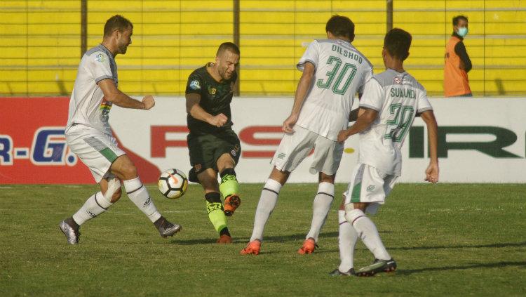 PS TIRA vs PSMS Medan.