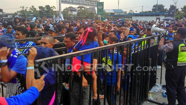 Bobotoh memadati Stadion GBLA. - INDOSPORT