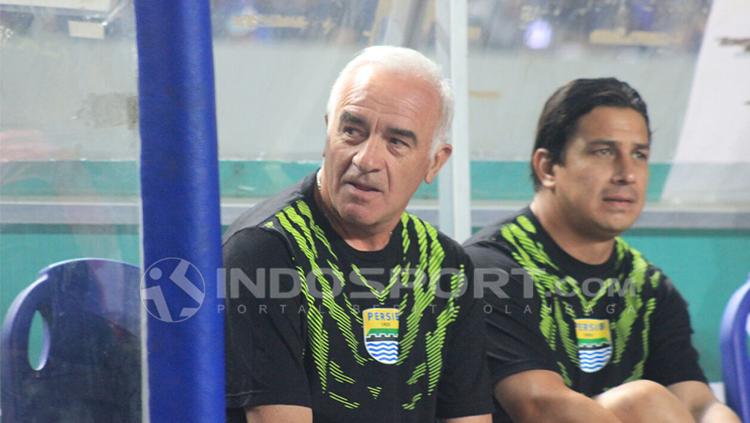 Fernando Soler (kanan) saat mendampingi Mario Gomez di tim pelatih Persib Bandung.