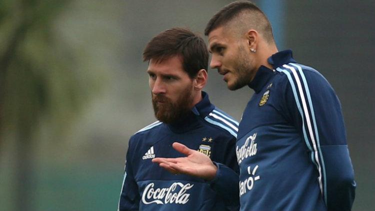 Striker Argentina, Mauro Icardi (kanan) bersama rekannya Lionel Messi.