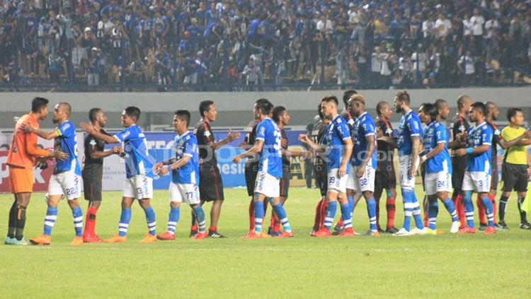 Indosport - Persib Bandung vs Persipura.