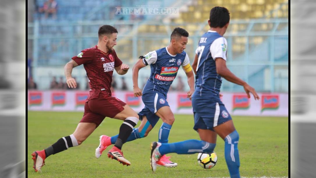 Arema FC vs PSM Makassar.