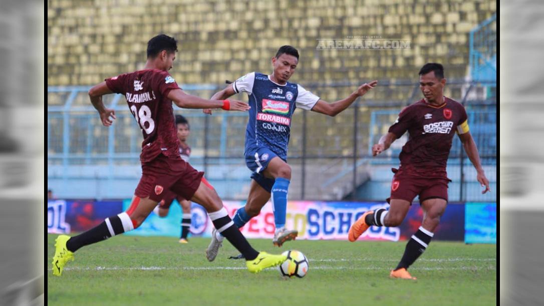 Arema FC vs PSM Makassar.