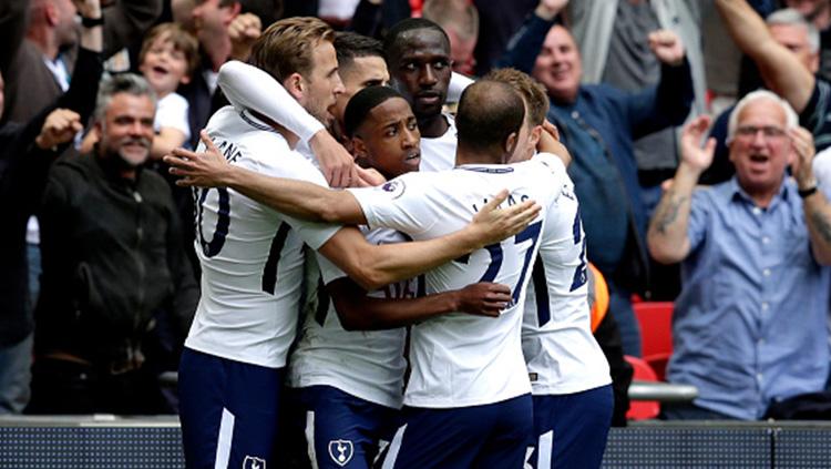 Para pemain Tottenham Hotspur ketika melakukan selebrasi di lapangan. - INDOSPORT