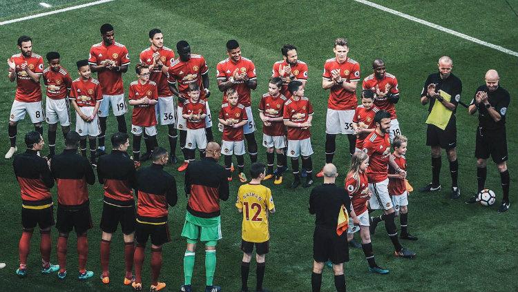 Guard of Honor Michael Carrick. Copyright: INDOSPORT