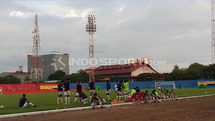 Skuat PSM Makassar menjalani latihan.