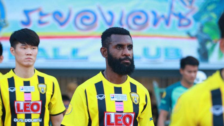 Pemain Khonkaen FC, Yanto Basna. - INDOSPORT