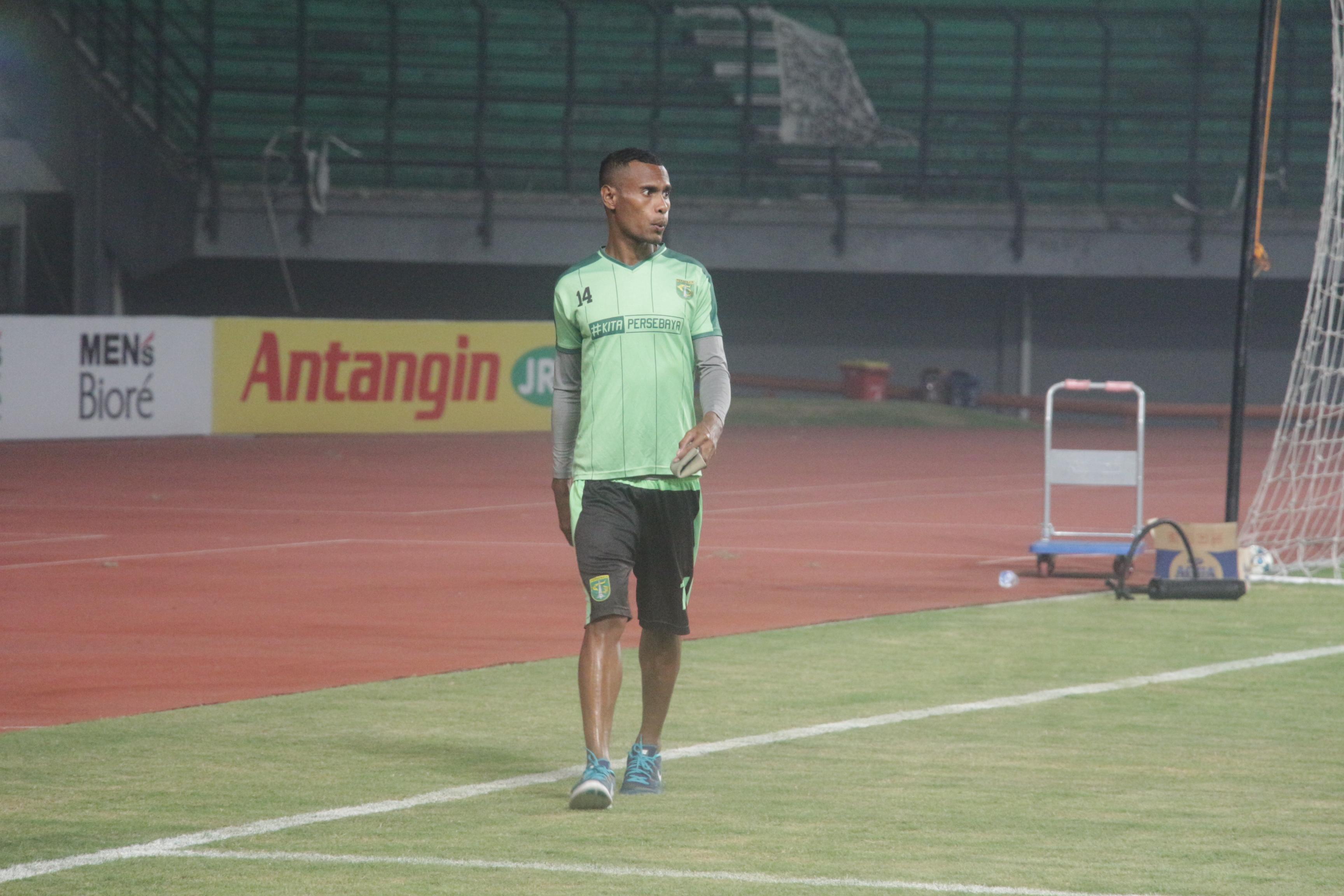 Ruben Sanadi melakukan latihan terpisah.